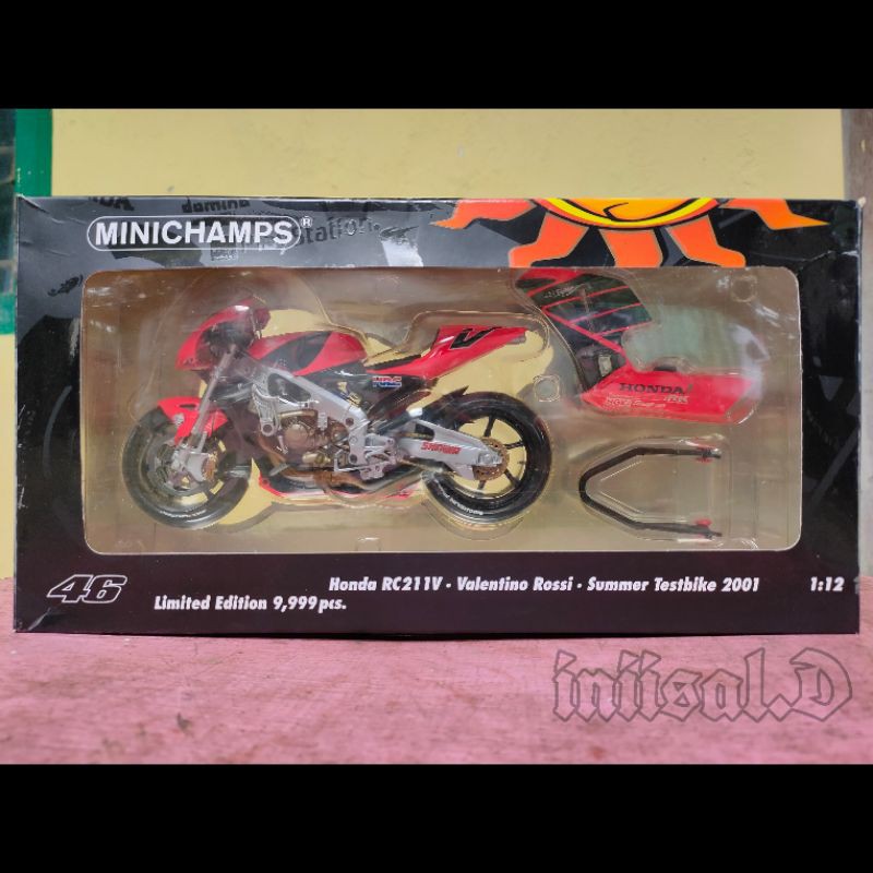Diecast Minichamps Valentino Rossi - Honda RC211V Summer Testbike 2001
