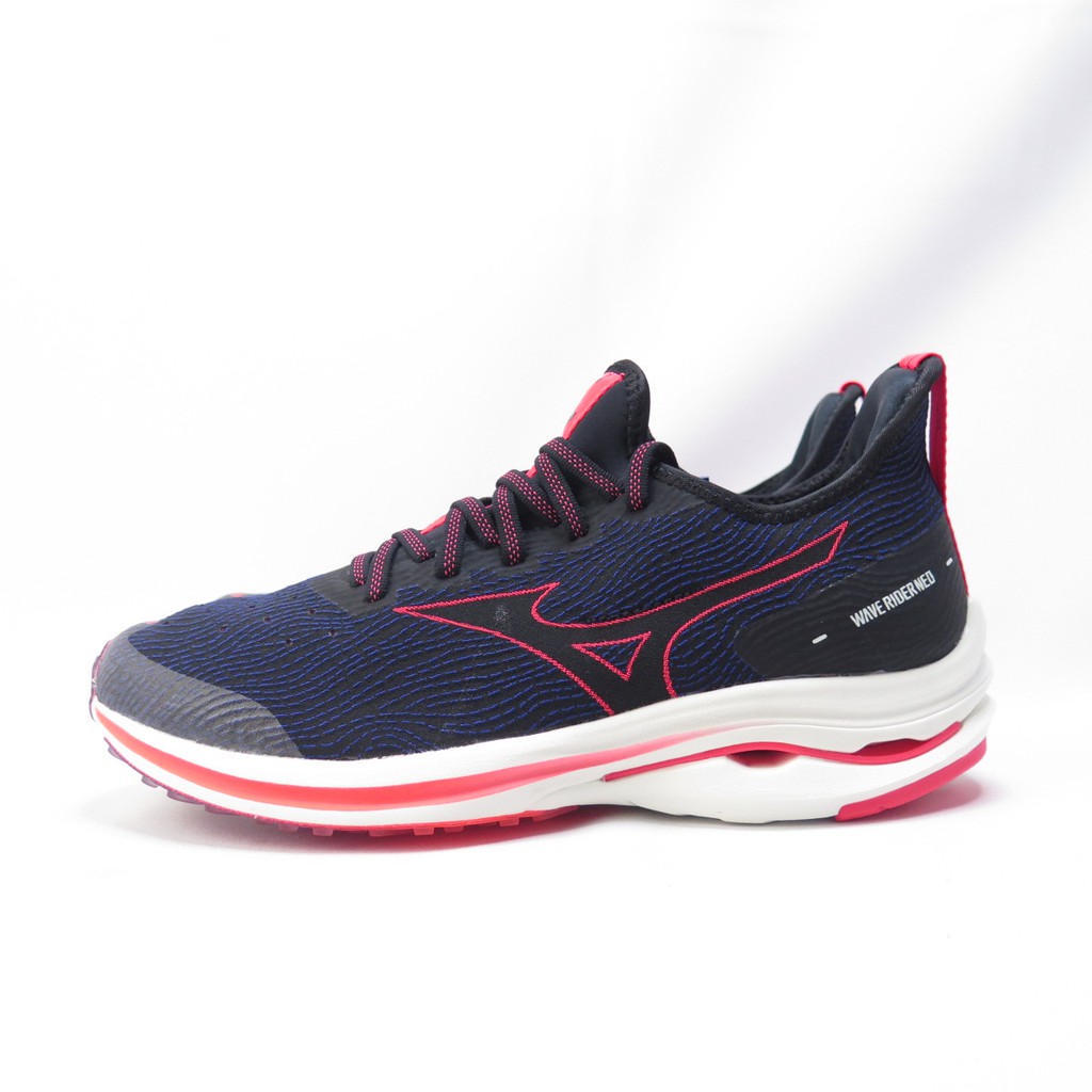 sepatu sport mizuno