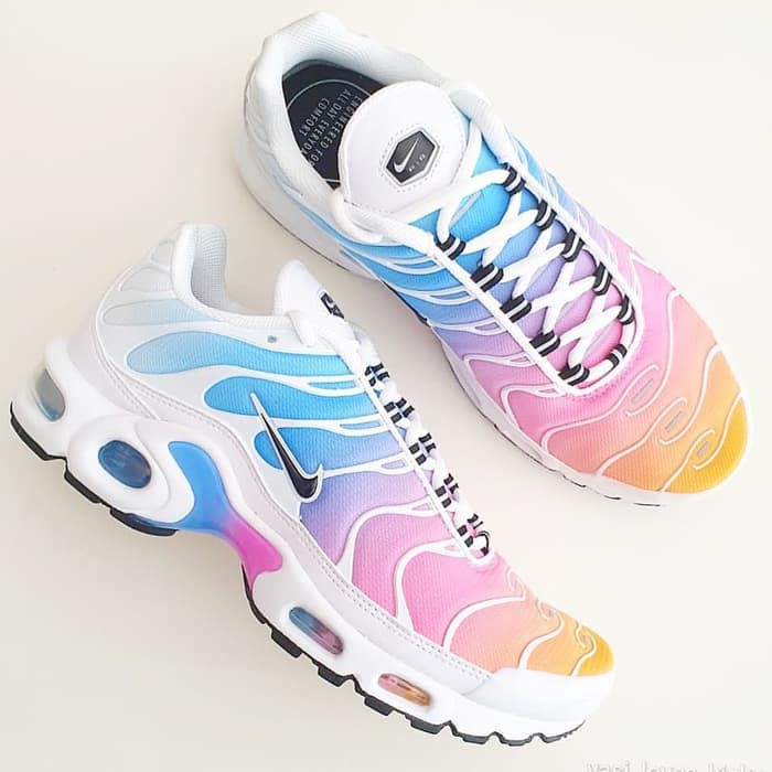 colorful airmax plus