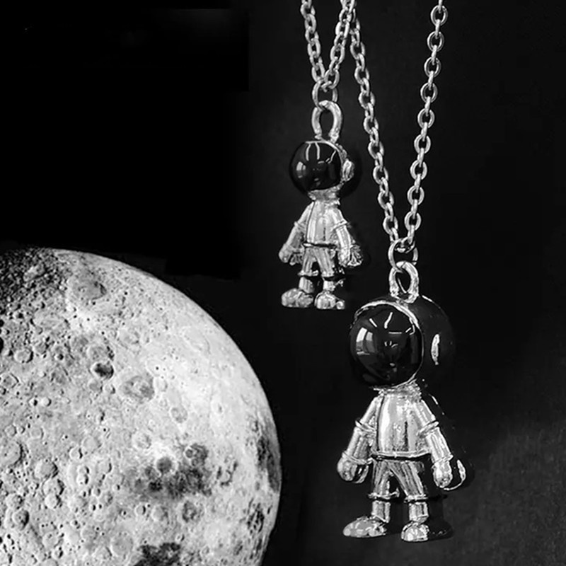 Gaya Korea spaceman kalung aksesoris wanita astronot liontin selebriti Internet punk keren kepribadi