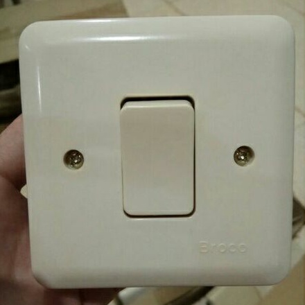 SAKLAR ENGKEL BROCO CREAM 6621 - SAKELAR TUNGGAL TANAM BROCO BAGUS BERKUALITAS INBOW - ON OFF LAMPU 