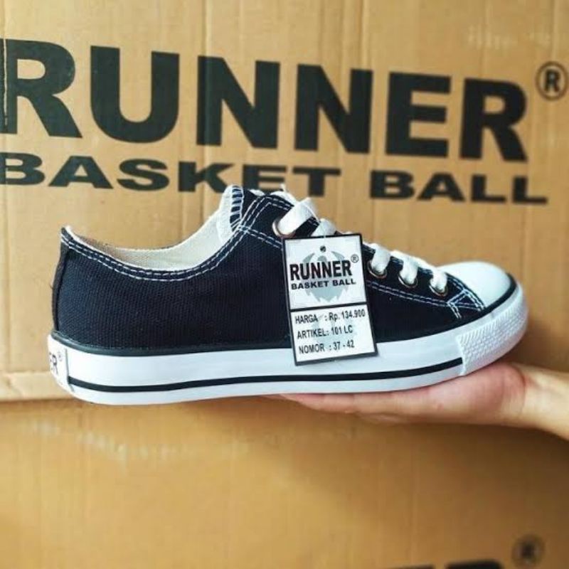 SEPATU RUNNER PENDEK BASKET BALL HITAM PUTIH ORIGINAL