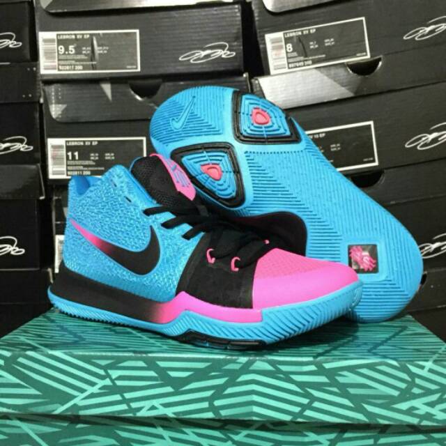 Sepatu olahraga basket nike kyrie 3 charity