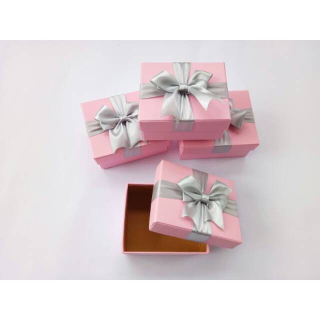

Kotak kado ukuran 10,5×8,5×5/ Souvenir kotak kado
