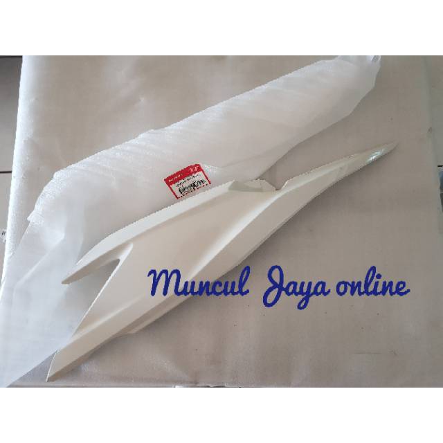 Cover Body Sayap Kiri Putih Vario 125 Old  83600 KZR 600PFW