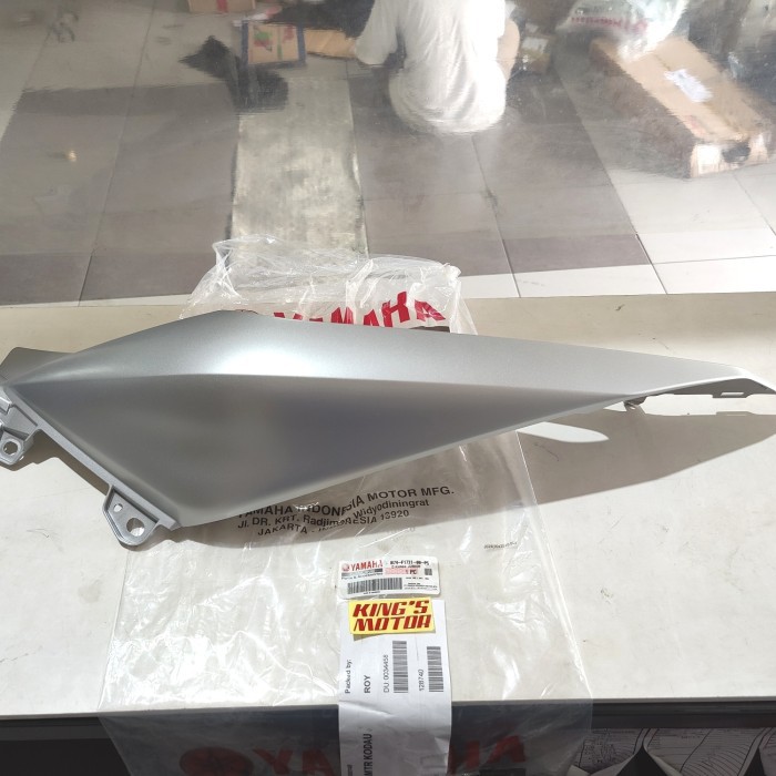 COVER BODY XMAX, X-MAX SILVER DOFF KIRI (B74 F1731 P5) ASLI YAMAHA