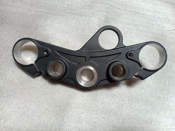 Segitiga Atas Yamaha R25 Original Segitiga Shockbreaker Depan atas R25 - MT25 Ori Chemco YGP
