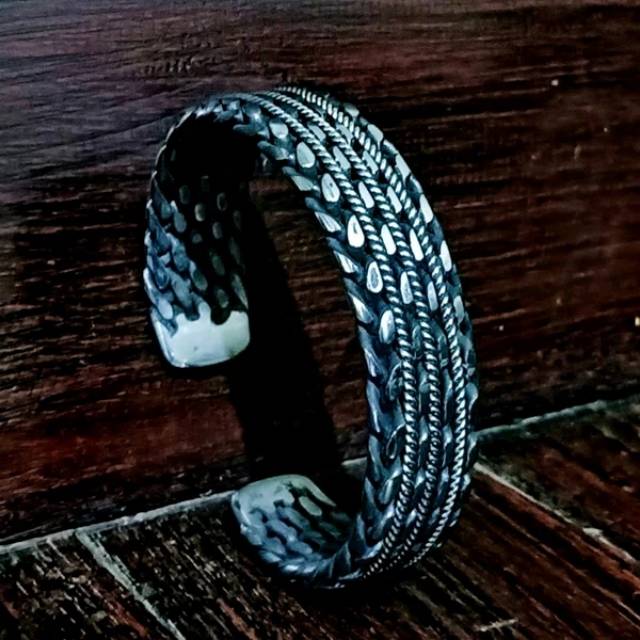 Gelang monel 3 line khas kerajinan Jepara