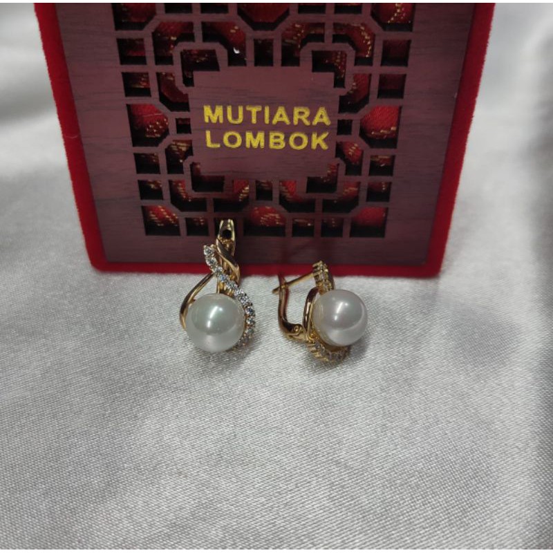 Anting Cantik Rodhium lapis emas Mutiara tawar khas Lombok