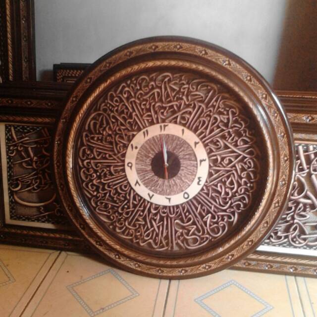 Kaligrafi jam dinding ukir