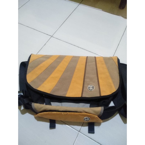 selempang crumpler Barney rustle blanket