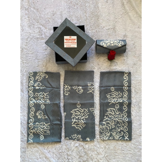 Kain Tenun Sarimbit Batik Lontara Khas “Bugis” Sengkang,Makassar (Couple/Suami Istri)