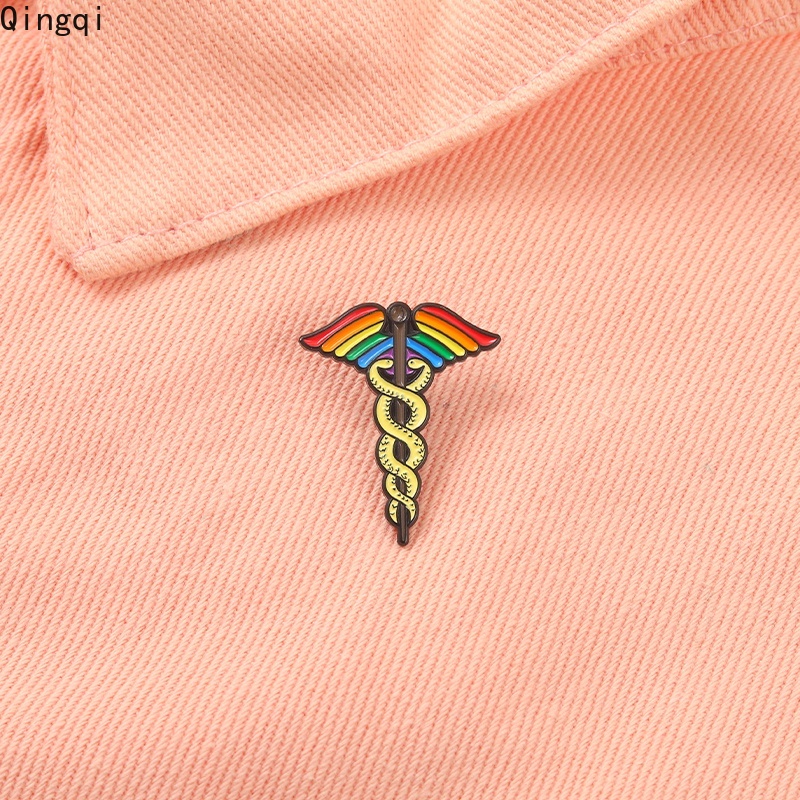 Bros Pin Enamel Bentuk Kartun Ular Dengan Sayap Warna Pelangi Bahan Alloy Untuk Hadiah