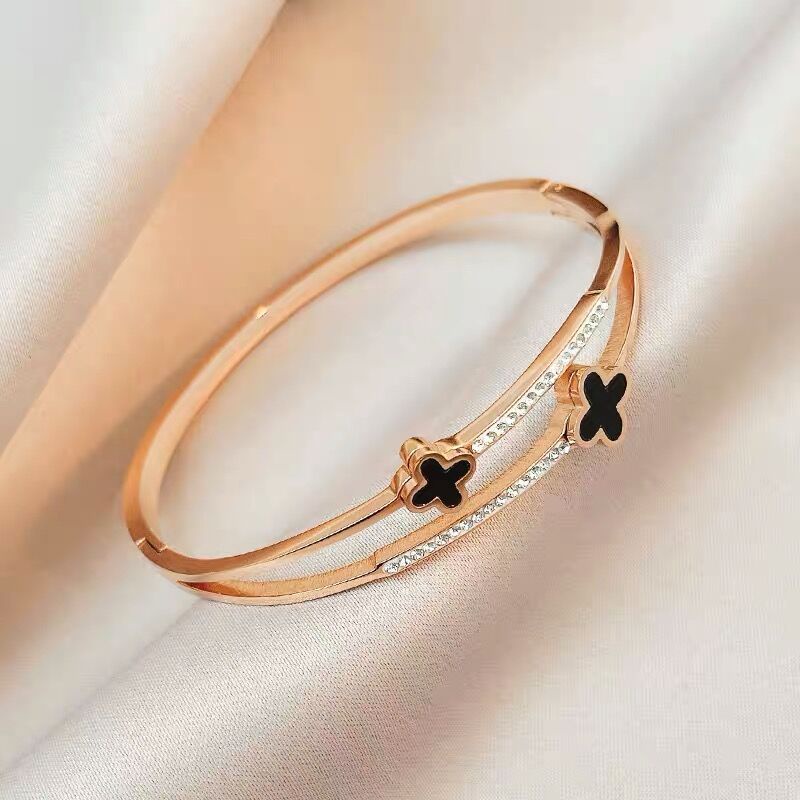 Modis Korea Ganda Empat Daun Semanggi Bertabur Berlian Baja titanium rose gold Gelang