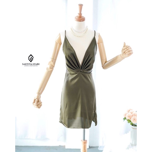 MINI QUEEN Dress by SAFIYYA SYARI