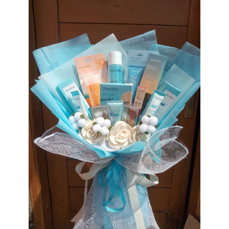 Buket Makeup, Buket Bunga, Buket Wisuda, Buket Snack, Buket Coklat