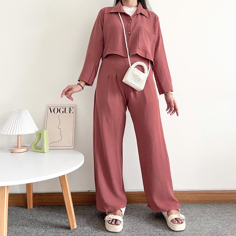 VERO CROP ONE SET ONE SET WANITA/pakaian wanita/pakaian wanita kekinian/ setelan wanita kekinian/baju wanita/ atasan wanita