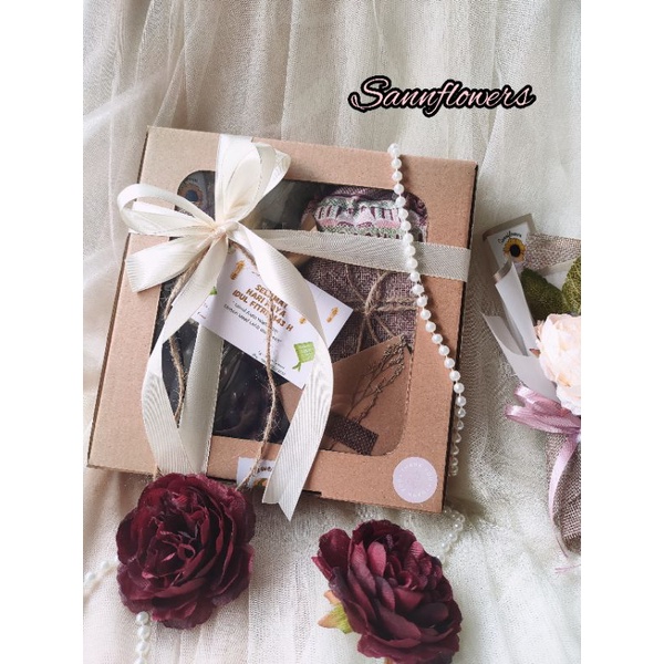 

HAMPERS BY SANNFLOWERS /PARCEL LEBARAN/HADIAH