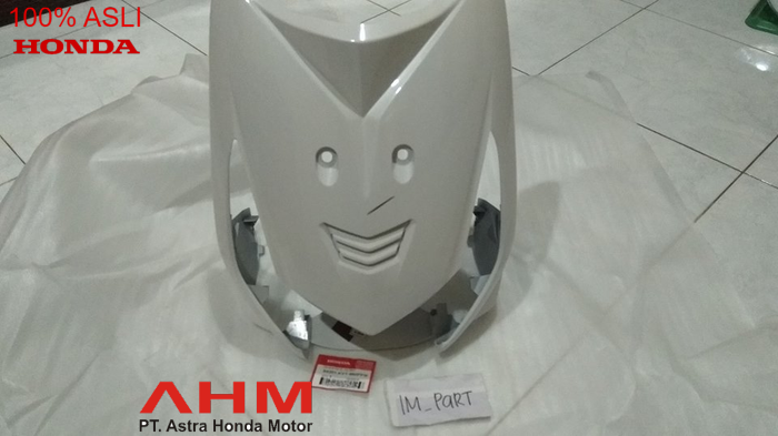 Cover Front Panel Tebeng Lampu Depan Beat Karbu Putih 64301-KVY-960PFW