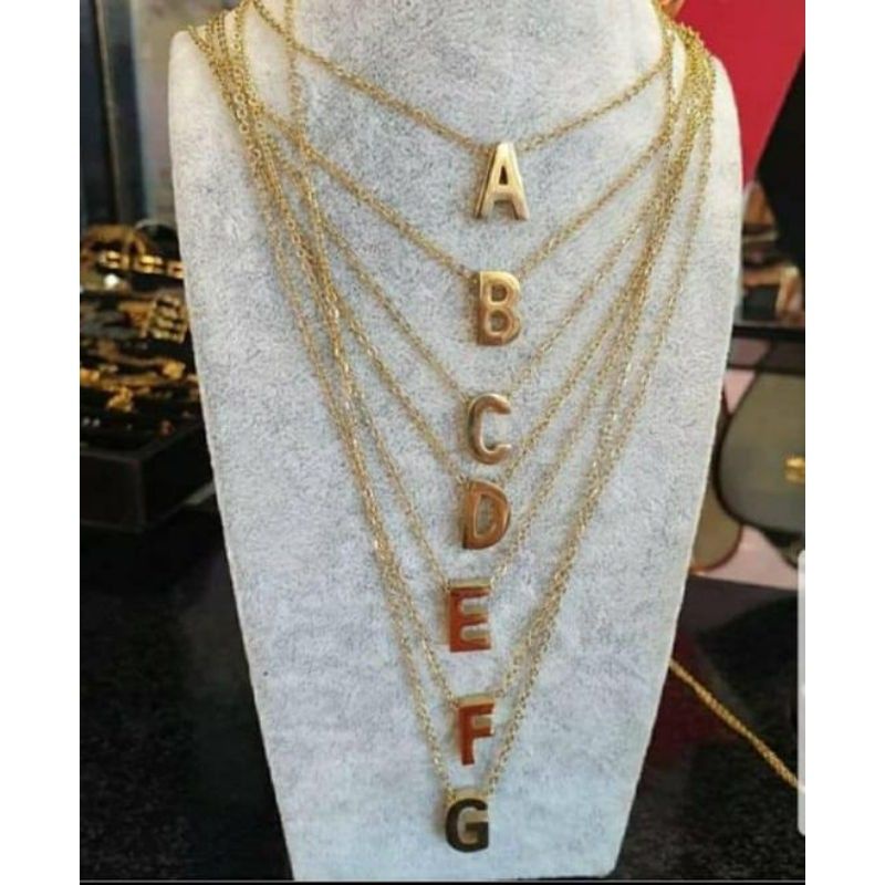 Kalung huruf titanium alfabet nagita slavina gold/emas. Anti karat