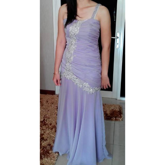 Preloved gaun pesta ungu muda masih bagus
