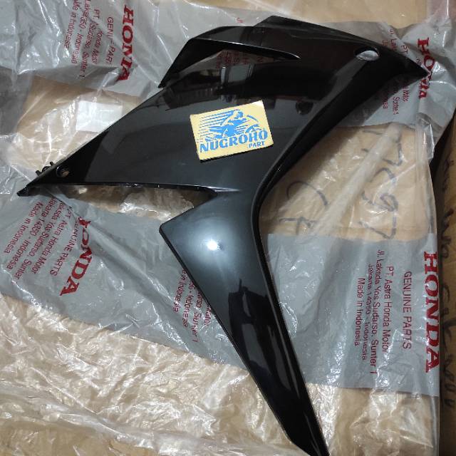 Cover Fairing Kanan New Cbr150r Led K45G K45N Hitam Glossy