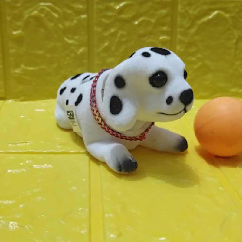 Boneka kepala goyang anjing dalmatian