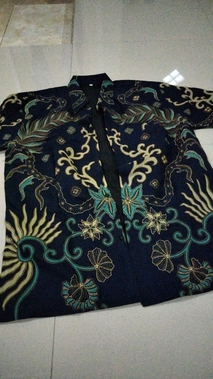 Krisna Mukti  Kemeja Batik Pria Lengan Pendek Bahan Katun Batu Raden Full Furing