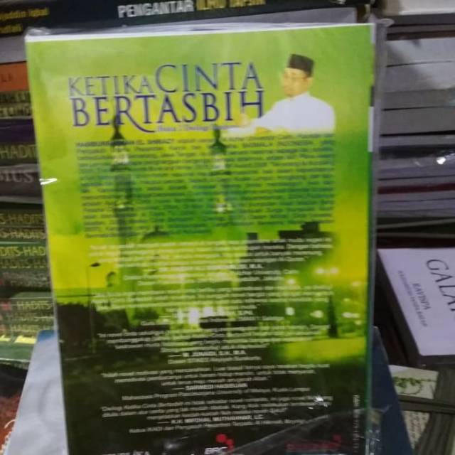 Buku Novel Ketika Cinta Bertasbih Jilid 2 Penulis Habiburrahman El Shirazy Shopee Indonesia