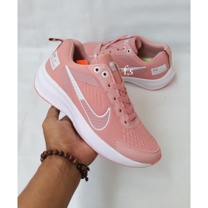 sepatu olahraga wanita nike zom trainer  sepatu running wanita sepatu nike running  sepatu senam wanita sepatu aerobik zumba