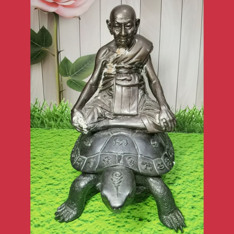Bucha Lp Hong Sit On Turtle