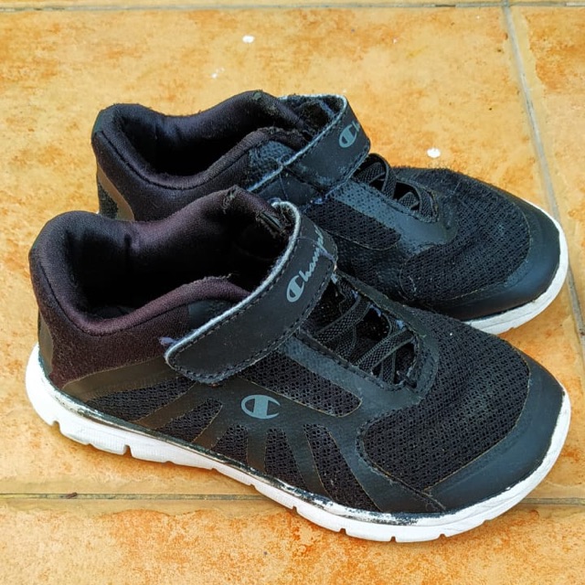 Preloved sepatu anak champion