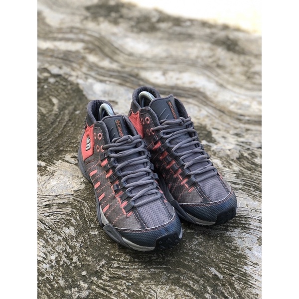 Sepatu gunung second original columbia