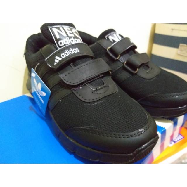 Sepatu Anak adidas Racer Mono Full Black Hitam Sekolah Perempuan Lakilaki Kado Hadiah Murah Lucu