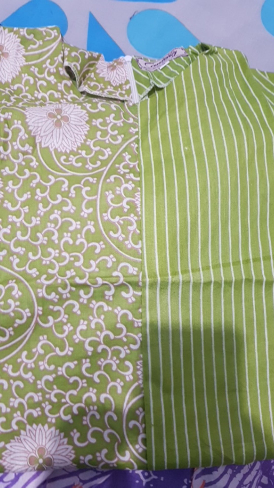 Blus Soft Bunga Salur Baju Atasan Batik Wanita Kerja Modern.