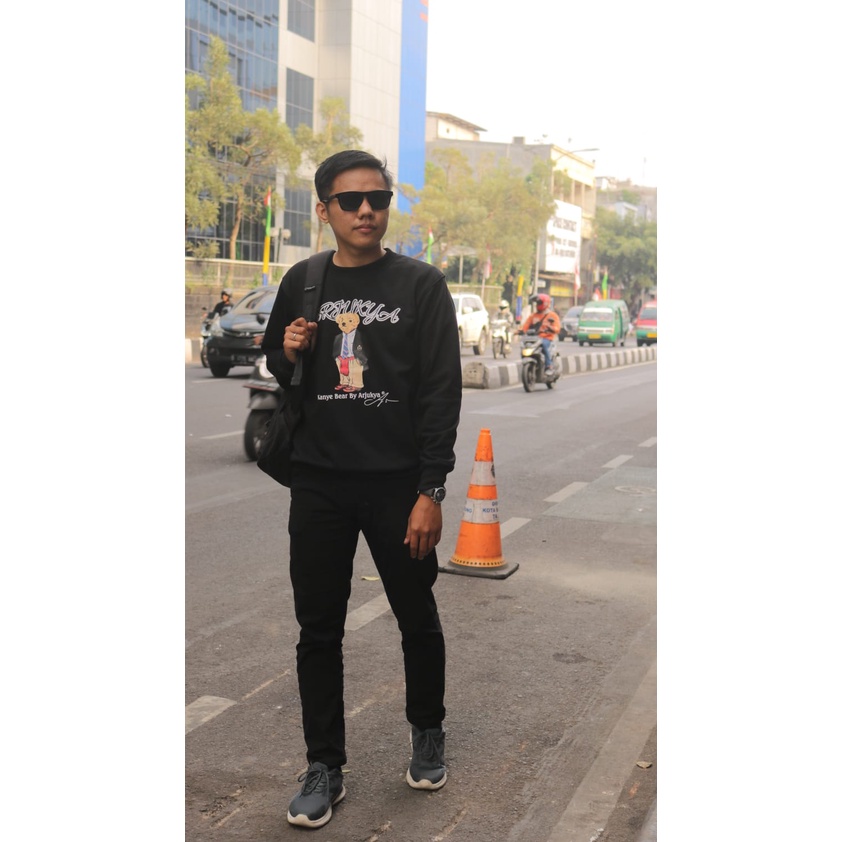 Crewneck Teddy School Black Arjukya