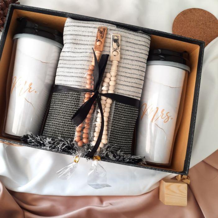 

J&T COD 2.2 KADO PERNIKAHAN HAMPERS WEDDING KADO NIKAH BOTOL MINUM COUPLE KADO NIKAHAN KADO WEDDING [KODE BARANG 025]