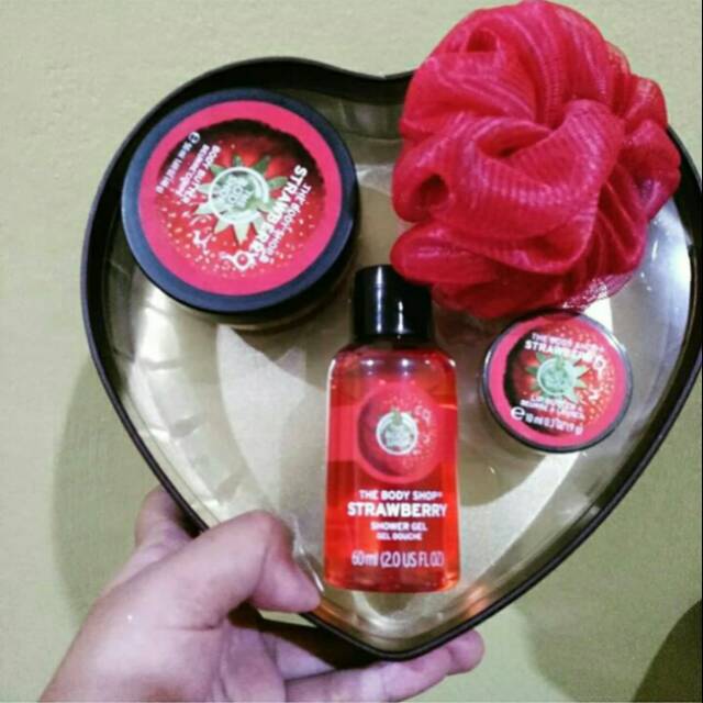 Paket Seserahan Strawberry - The Body Shop