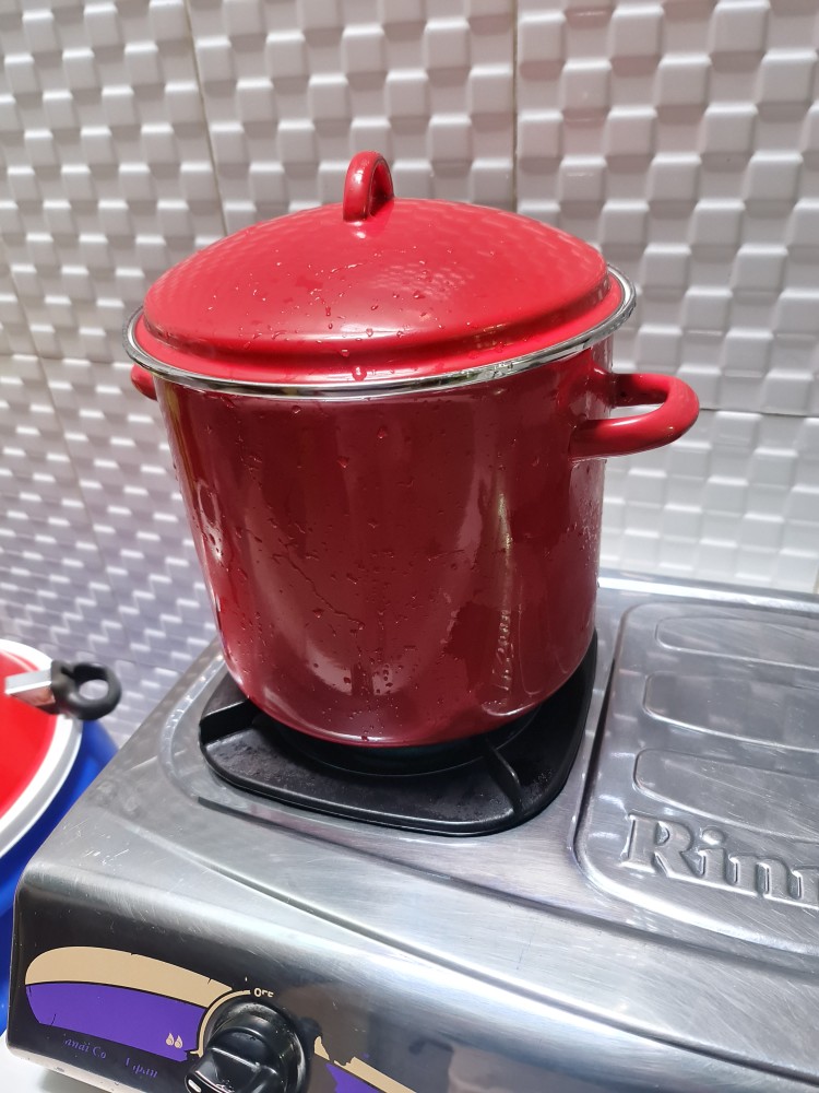 Kedaung Panci Dengan Tutup Enamel Merah / Red Stock Pot With Enamel Lid 7.57 L