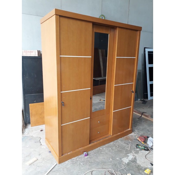 Lemari pakaian pintu sleding / lemari baju 3 pintu sleding