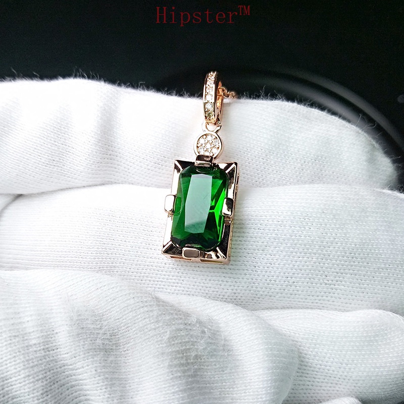 Popular Classic Trendy Light Luxury Emerald Square Full Diamond Pendant Necklace