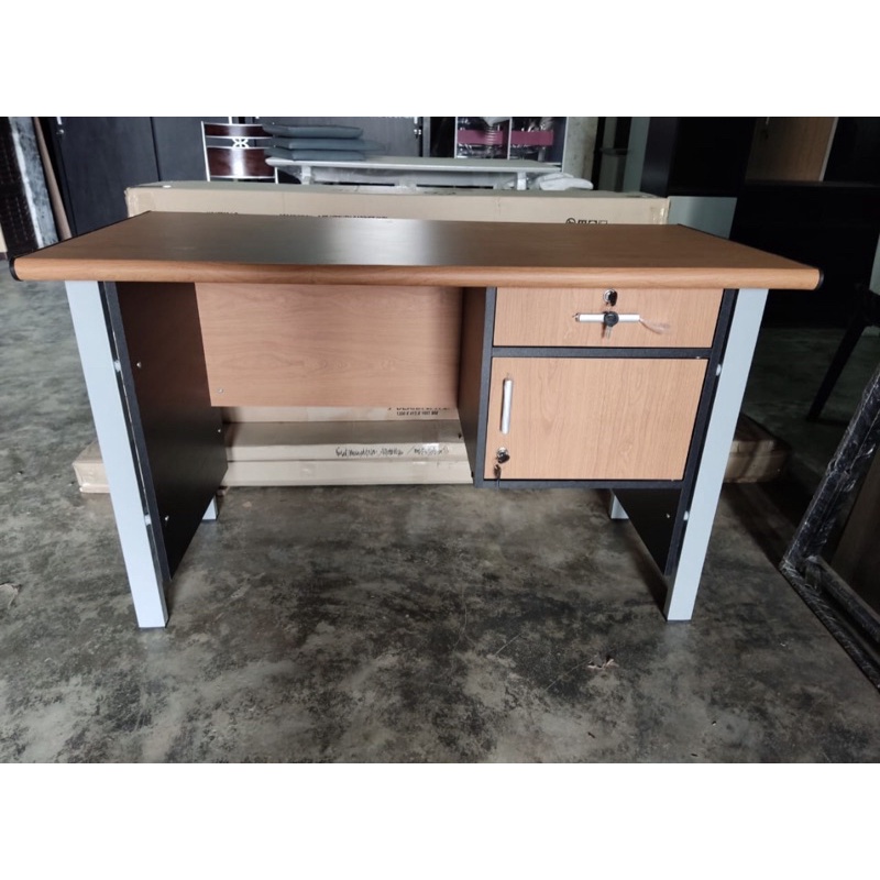 Meja Kerja Meja Kantor Murah 1/2 Biro Kaki Besi / MEDAN SUMUT