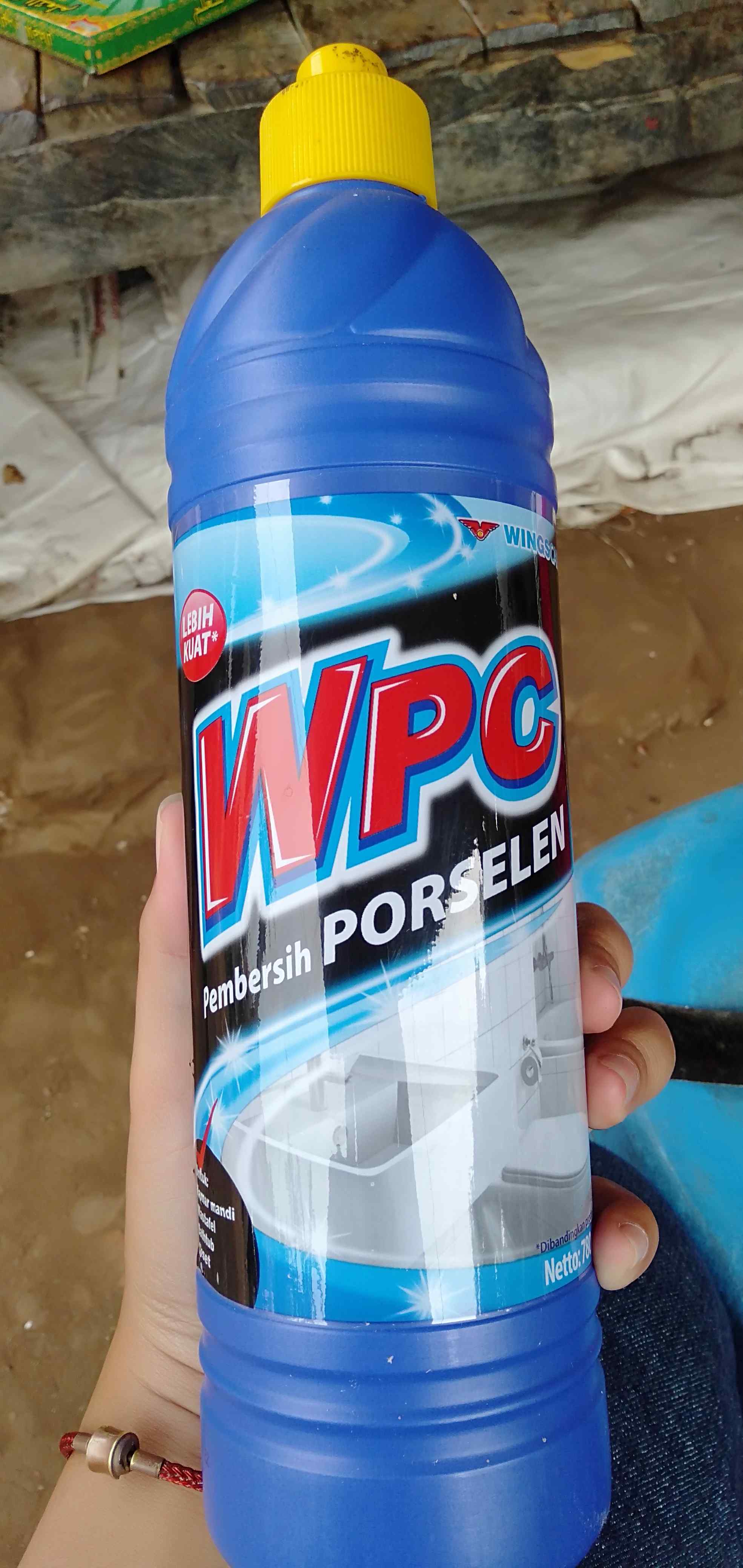 Wpc Pembersih Porselen Biru Botol Isi 800ml