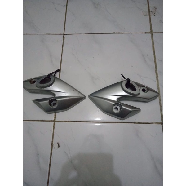Cover kupingan lampu Yamaha Vixion New Nvl original