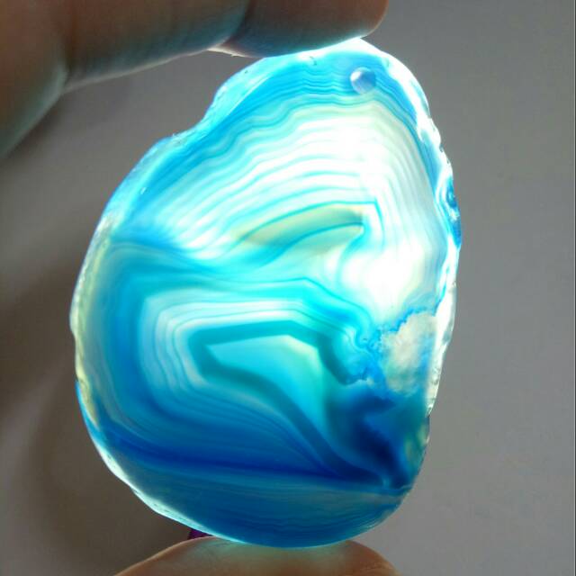 B169. 105,35Cts Bahan Liontin Batu Asli Alam Kecubung Agate Biru. Natural Blue Slab Rough Pendant