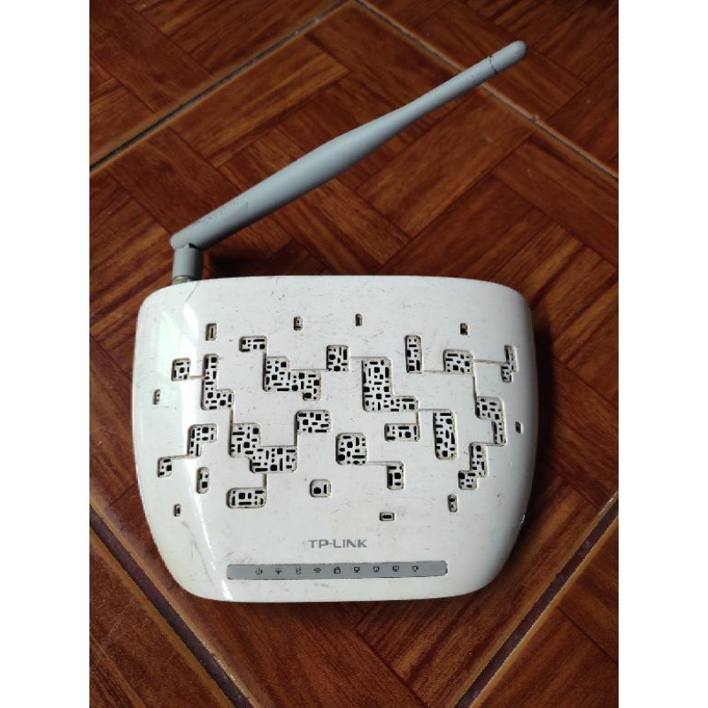 TP-LINK TD-W8151N oval modem router acces point