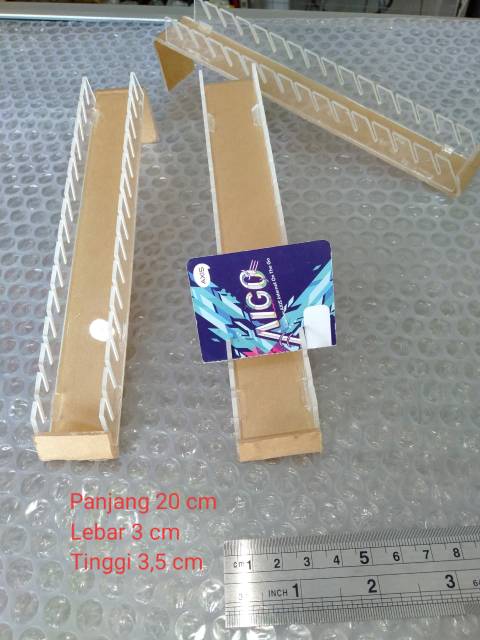 Dudukan pajangan kartu/voucher ukuran kecil/axis 15 slot