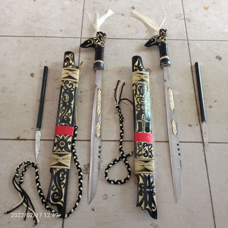 Mandau Senjata Dayak Asli Kalimantan. Panjang 65cm