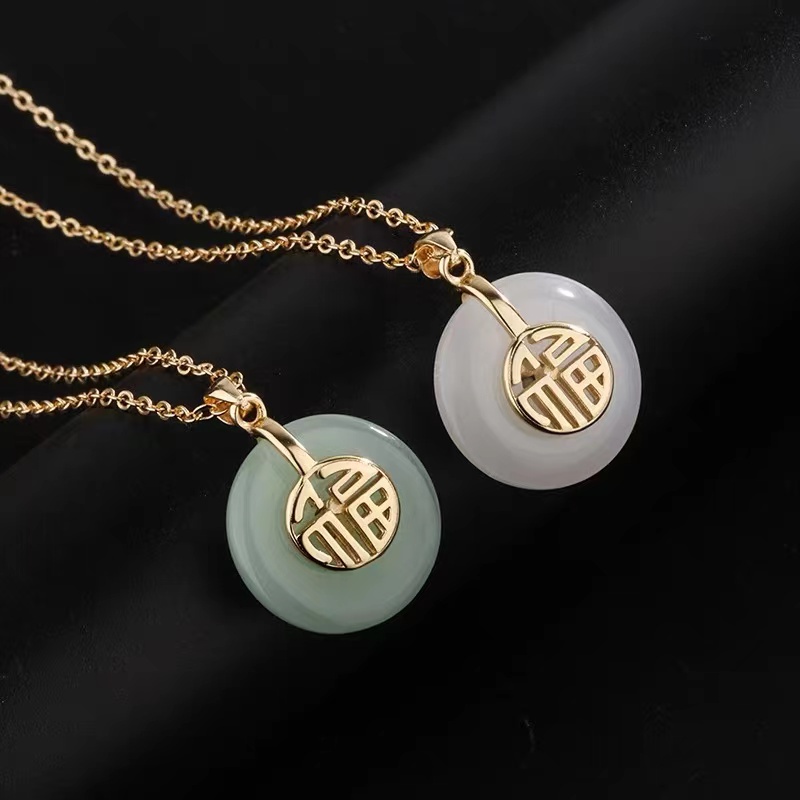 Kalung Rantai Klavikula Hias Liontin Giok Imitasi