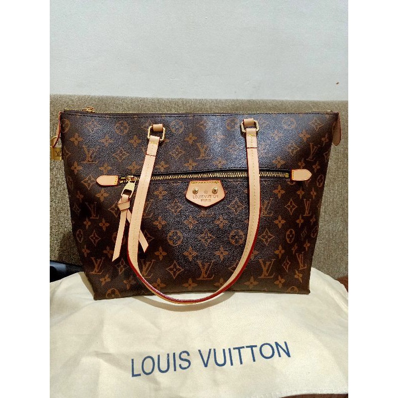 PL pribadi Tote LV